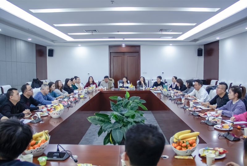 小艾电竞大地进行年度总结会
